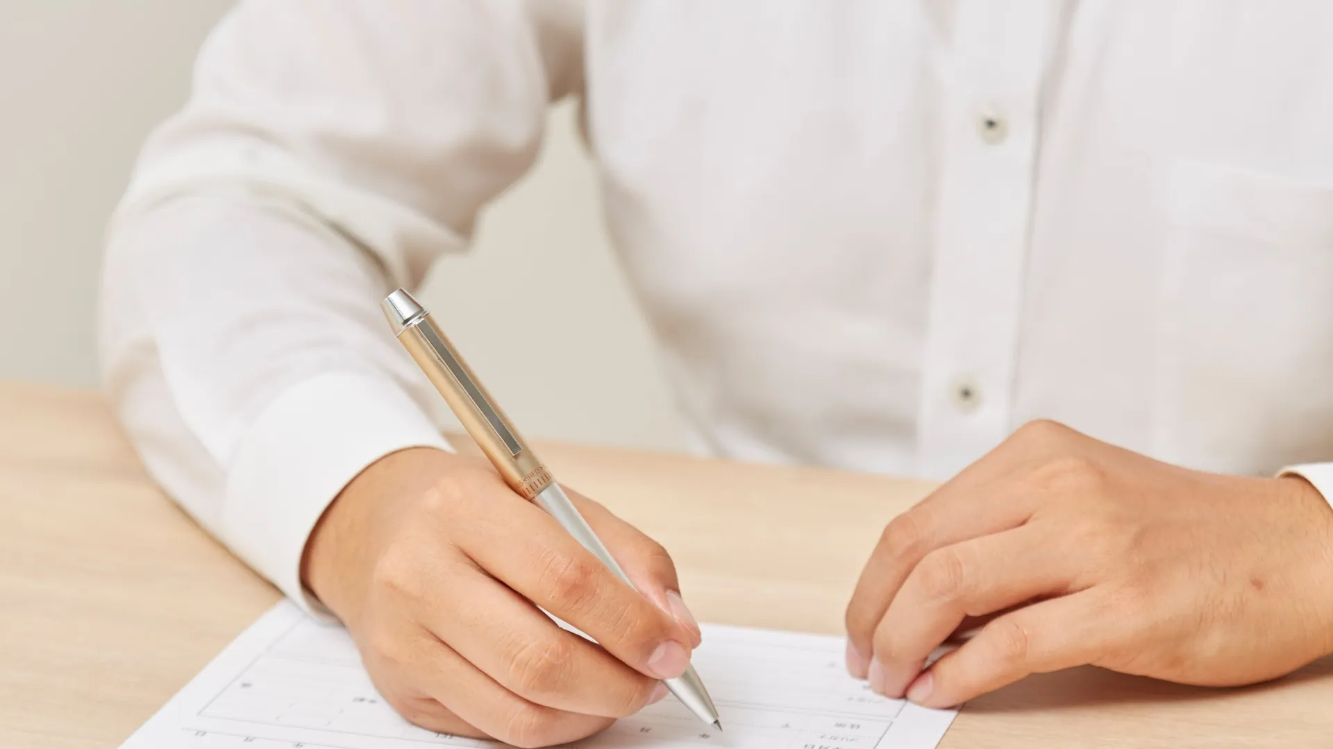 Person filling a summary form