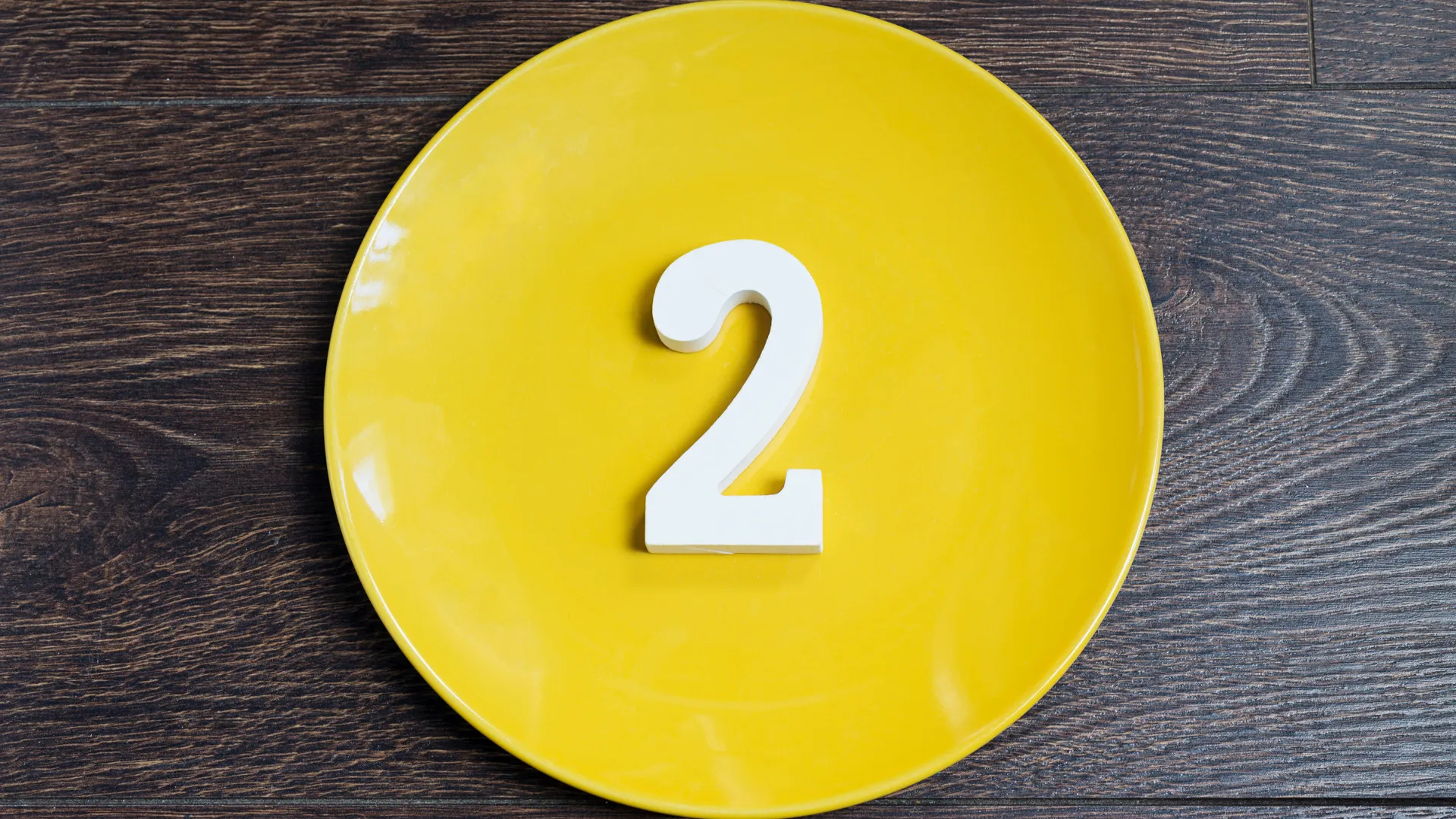 Yellow plate with white number 2 in the center